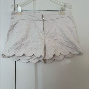 crown & ivy Scalloped Hem Textured Shorts - White size 4